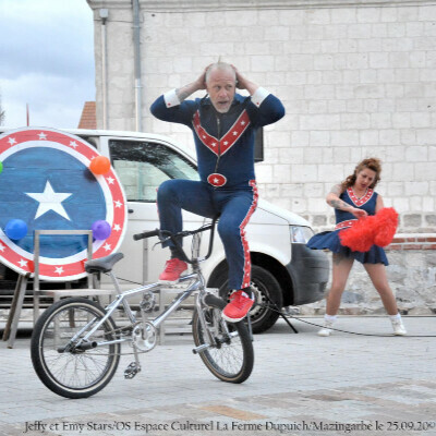 Spectacle burlesque et acrobatique : Jeffy et Emy Stars
