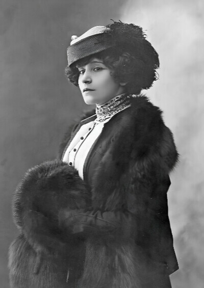 L'envers du décor du music-hall de Colette