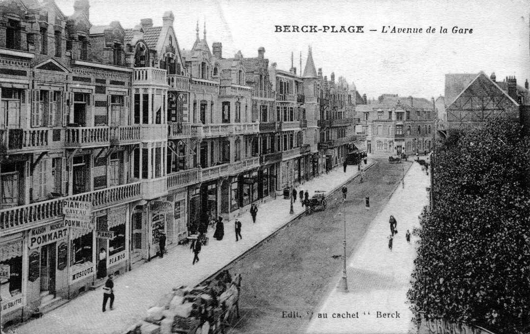 Anonyme, L’avenue de la gare, ca. 1900, carte postale, coll. Musée Opale Sud