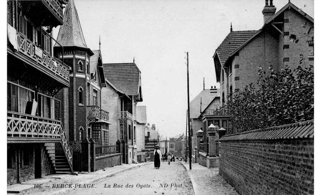 Anonyme, Berck-Plage, rue des Oyats, ca. 1900, carte postale, coll. Musée Opale Sud