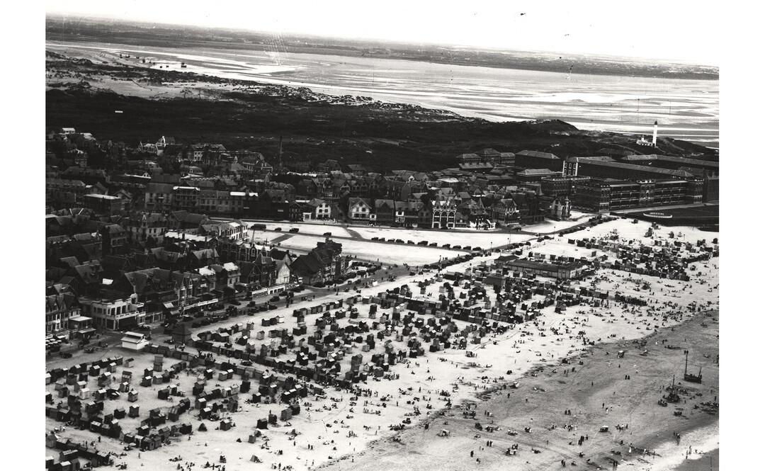 Anonyme, Place de l’Entonnoir, carte postale n&b, ca. 1920, coll. Musée Opale Sud, Berck-sur-Mer