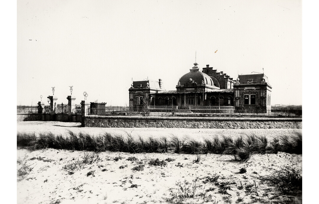 Anonyme, Le Casino, carte postale n&b, ca. 1900, coll. Fonds documentaire Musée Opale Sud, Berck-sur-Mer