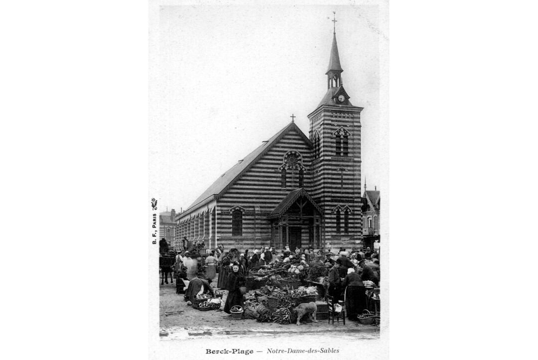 Anonyme, Notre-Dame-des-Sables, carte postale n&b, ca. 1900, coll. Fonds documentaire Musée Opale Sud, Berck-sur-Mer