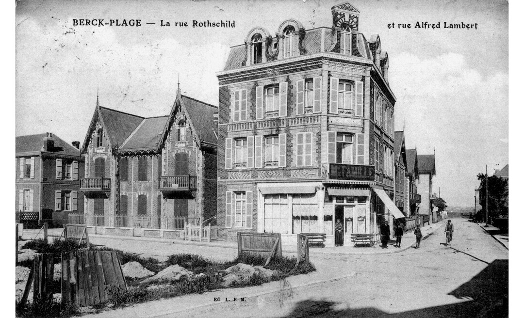 Anonyme, Berck-Plage, rue Rothschild et rue Alfred Lambert, ca. 1900, carte postale, coll. Musée Opale Sud