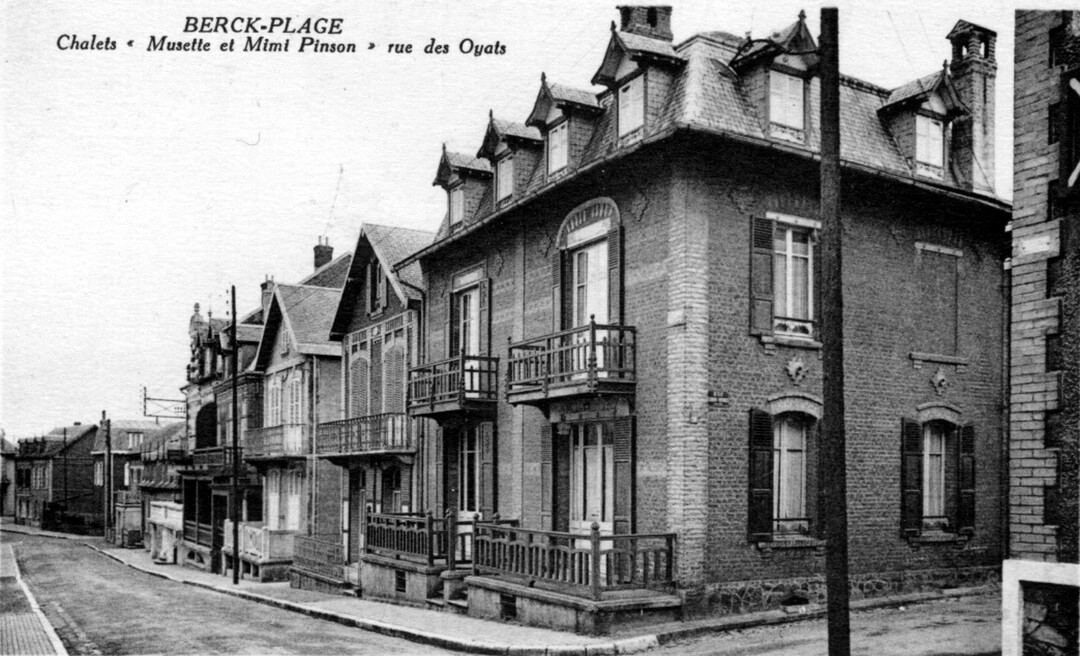 Anonyme, Berck-Plage, Chalets « Musette et Mimi Pinson » rue des Oyats, ca. 1900, carte postale, coll. Musée Opale Sud