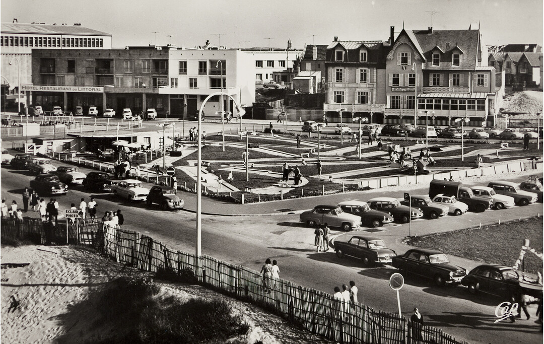 Anonyme, Place de l’Entonnoir, photo n&b, ca. 1945, coll. Archives Municipales de Berck