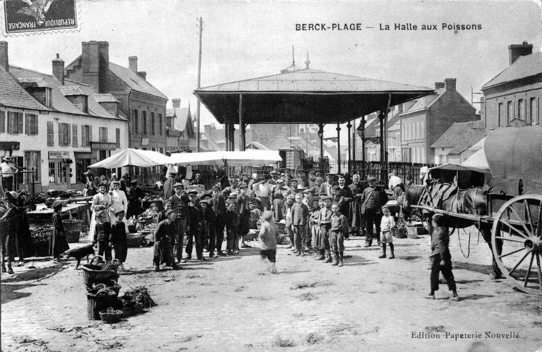 Berck, de vismarkt, zwart-wit foto, ansichtkaart, coll. Archives municipales, Berck